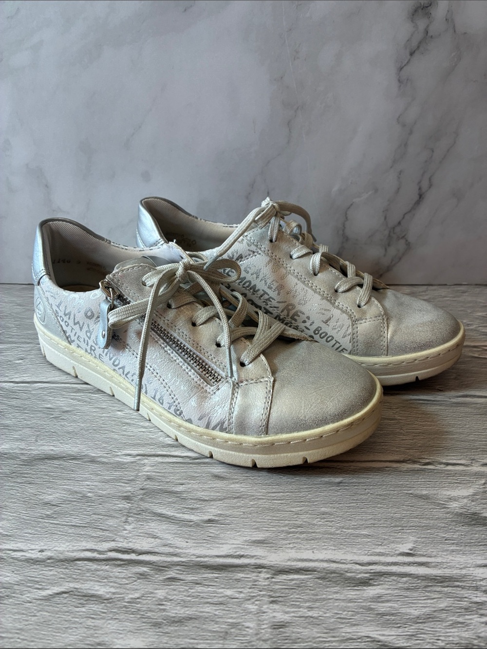 Remonte D5821-80 Low-Top Leather Sneakers Silver & White Typographic Prints